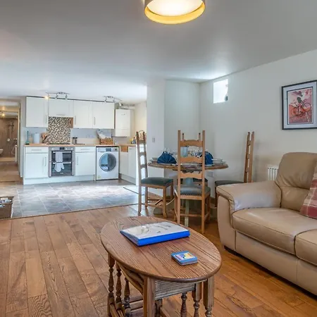 Moorfoot Court Cottages 別荘