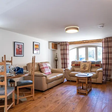 Moorfoot Court Cottages *