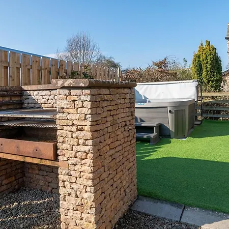 Moorfoot Court Cottages Tatil Evi